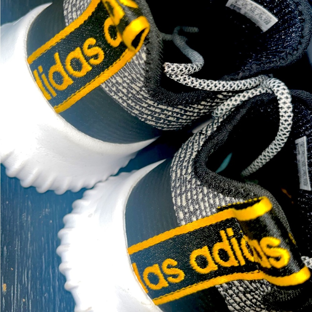 Boys Size 4 Women’s Size 6 Adidas